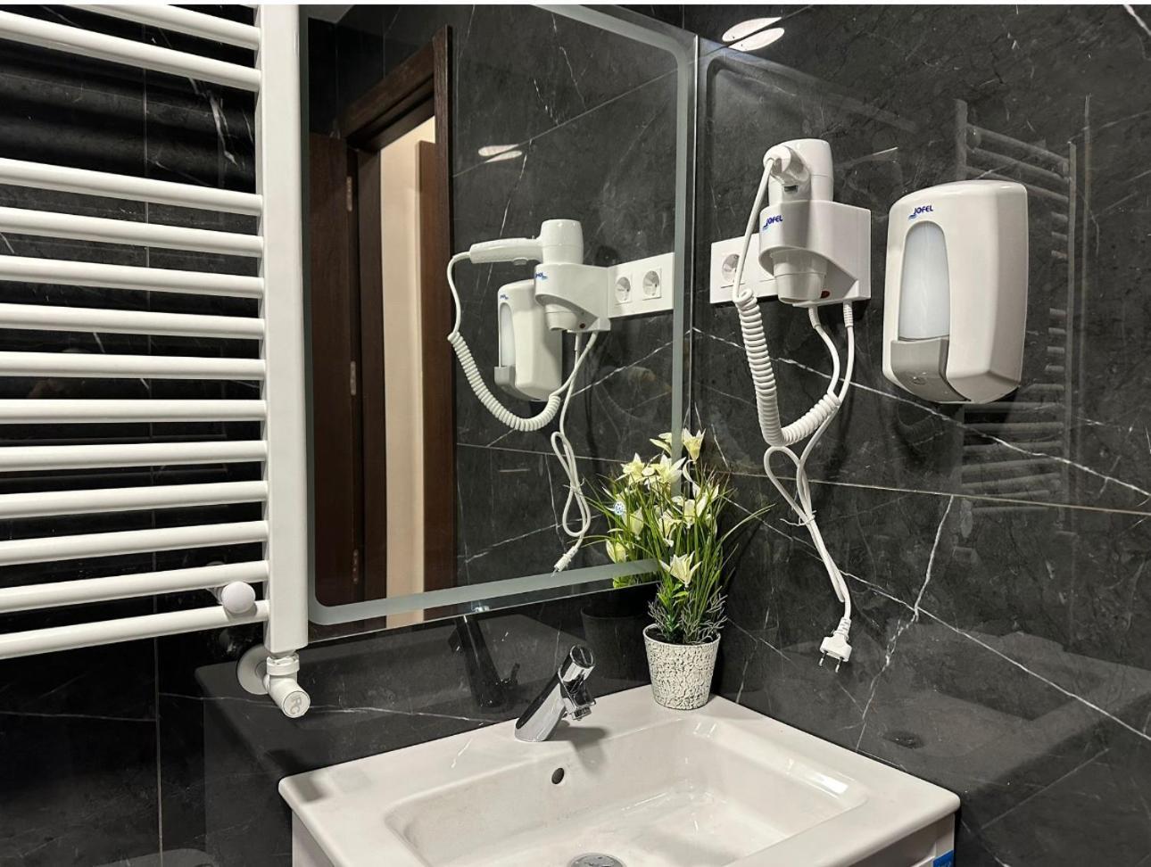 Hostal “ Infantas” مدريد المظهر الخارجي الصورة